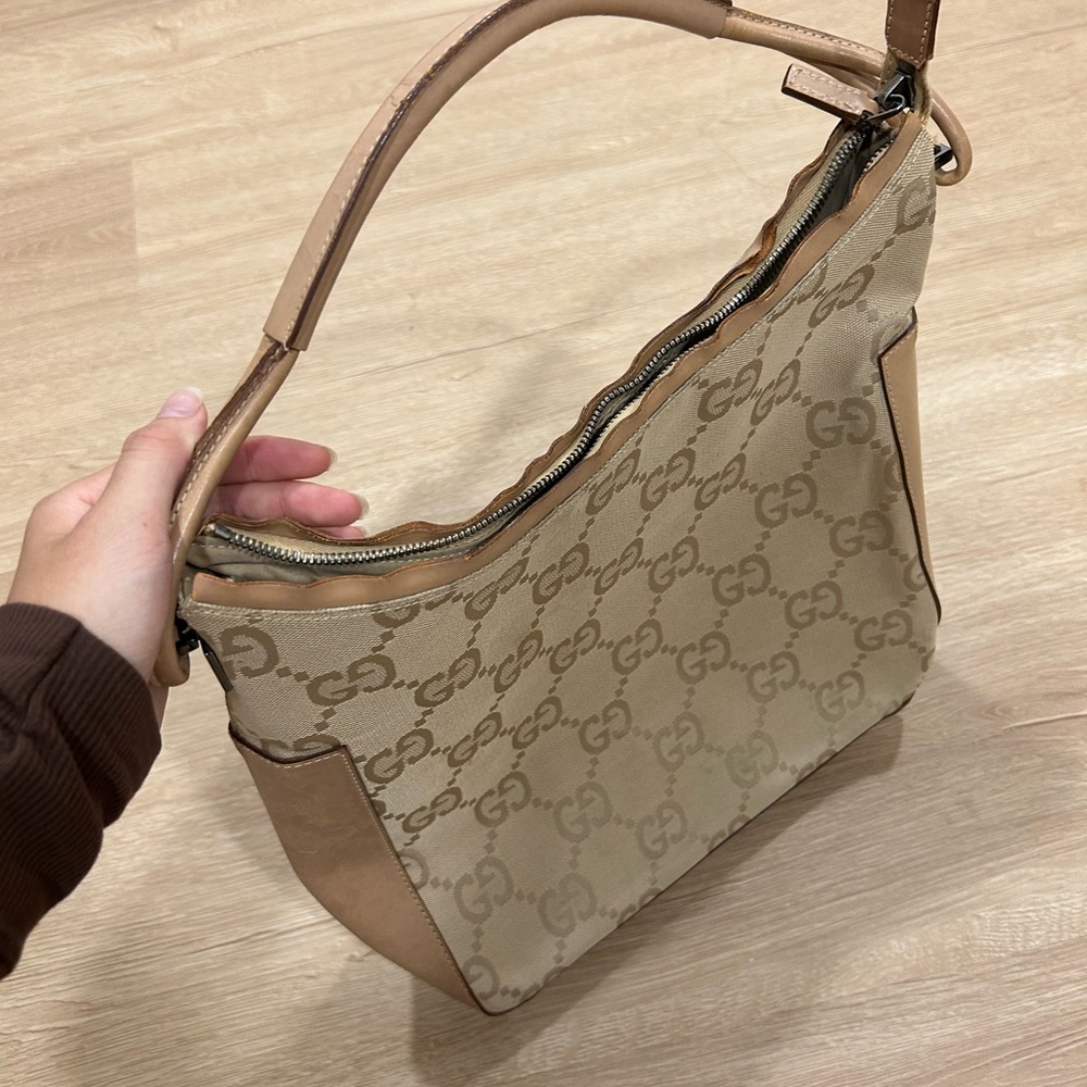 GUCCI MONOGRAM TOTE BAG - Picture 2 of 7